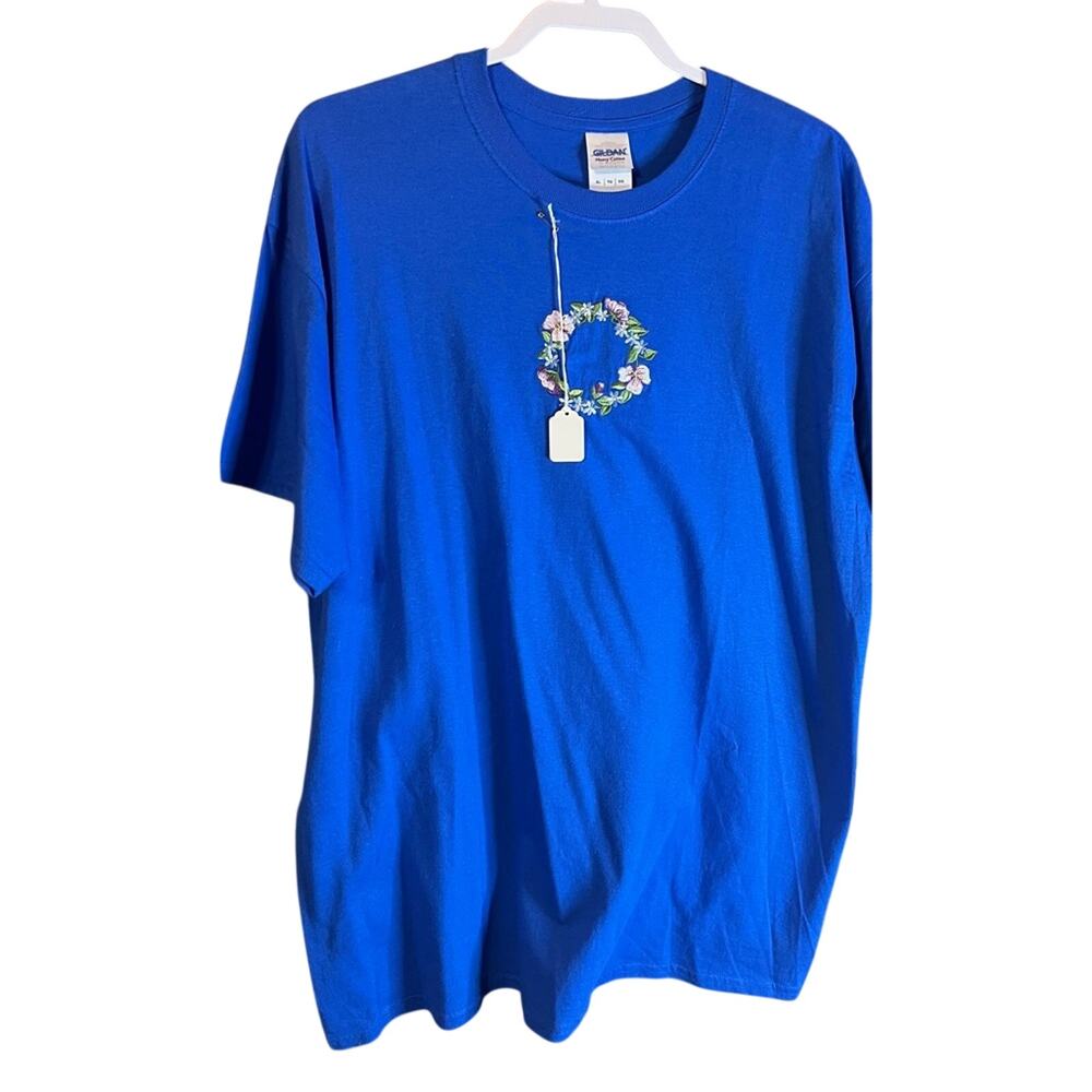 Royal blue Tshirt with embroidered floral wreath XL